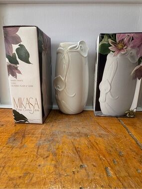 Pair Vintage Mikasa Classic Flair White 9" Vases M4007 Calla Lily New In Box NIB